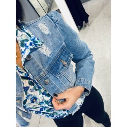 Veste en jeans déchirée épaules bouffantes